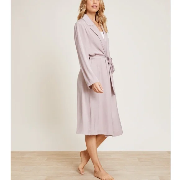 Barefoot Dreams Washed Satin Notch Collar Robe in Feather Sz S